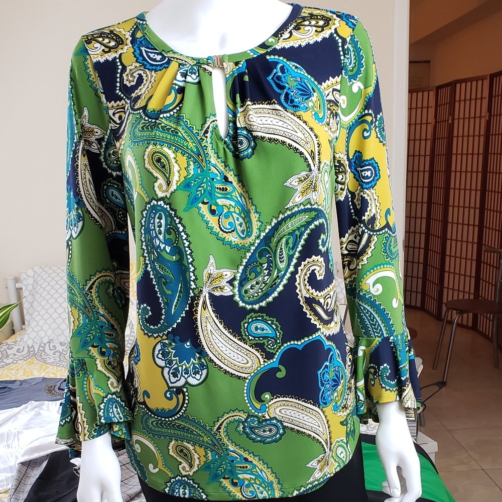 Women's blouse. Multicolored paisleys.